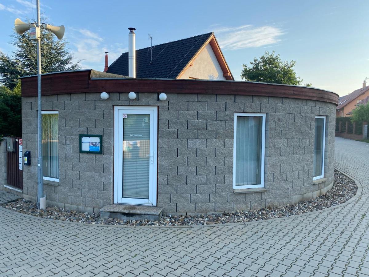 U Vrabcaka Lägenhet Zlonin Exteriör bild